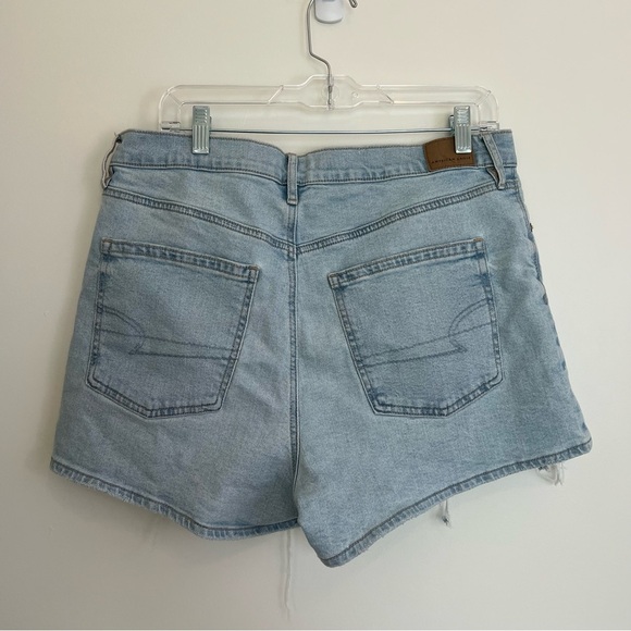 American Eagle Women's Light Wash High Rise Jean Shorts Sz 12 - Picture 3 of 7